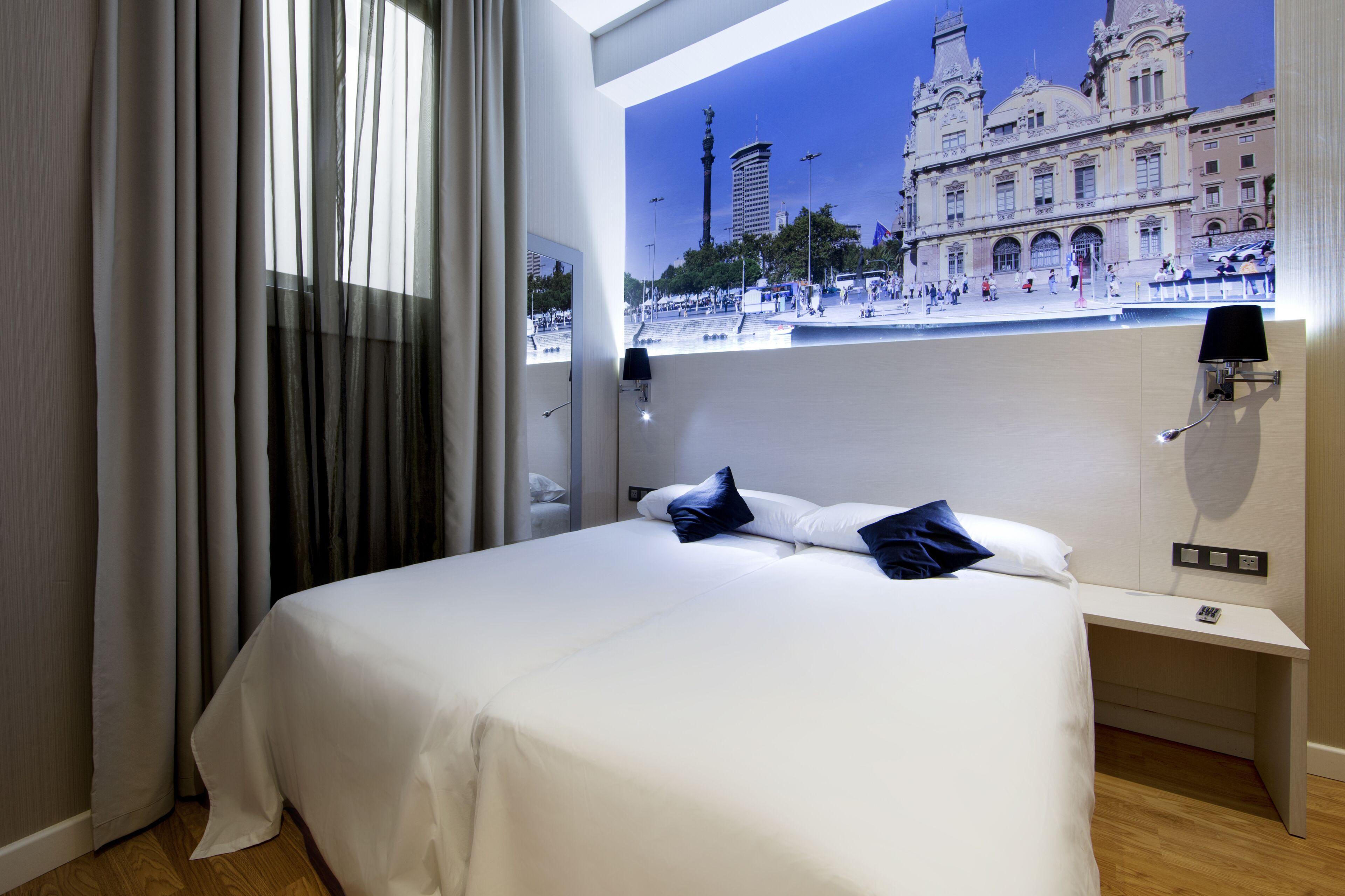 Hostal Bcn Ramblas — Photos 3